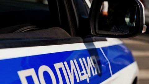 В Урюпинске сотрудники полиции задержали подозреваемого в совершении угона автомашины у таксиста